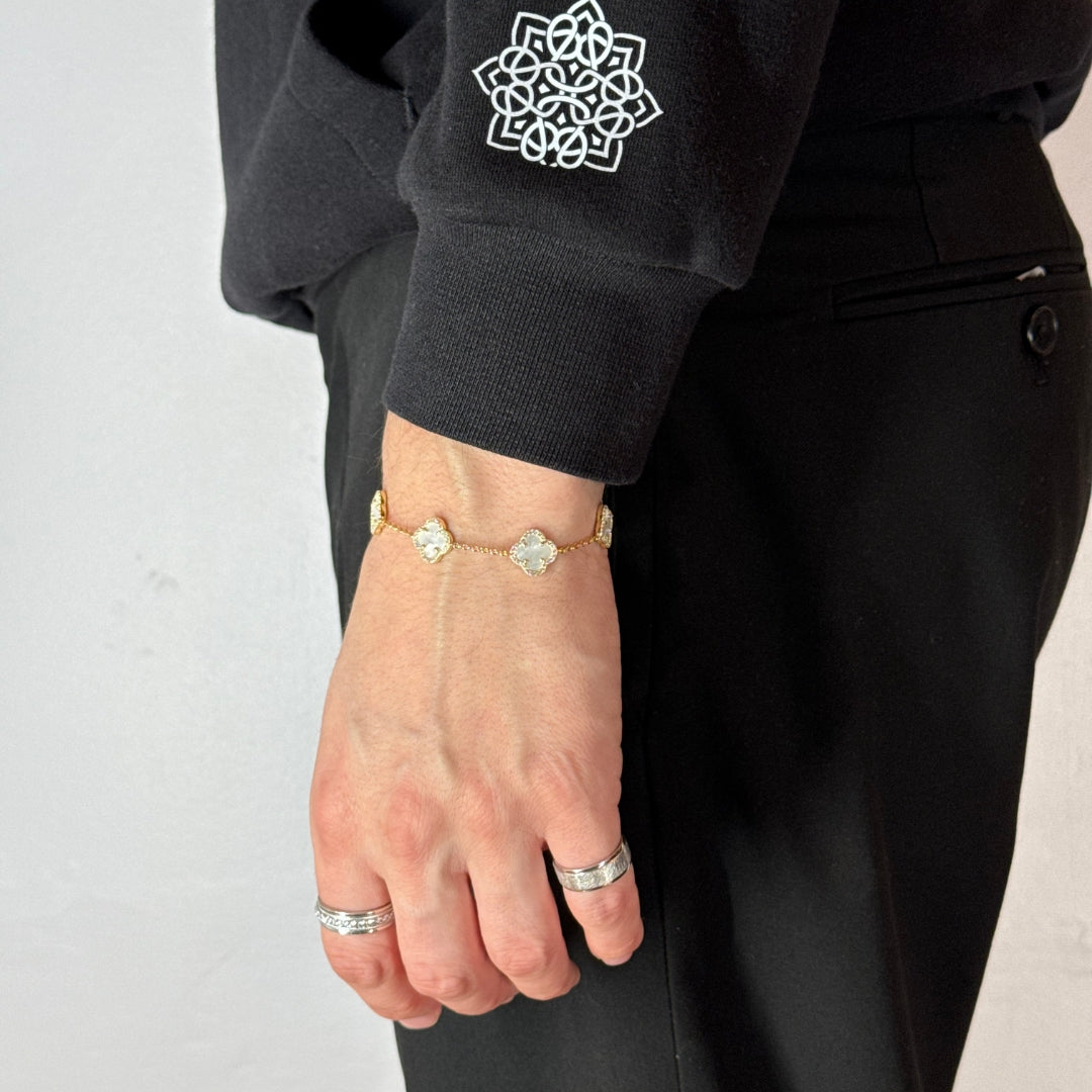 Bracelet en argent plaqué or jaune avec zircon et nacre à motif trèfle